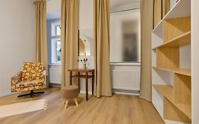 Charming Apt In Centre /W Ac
